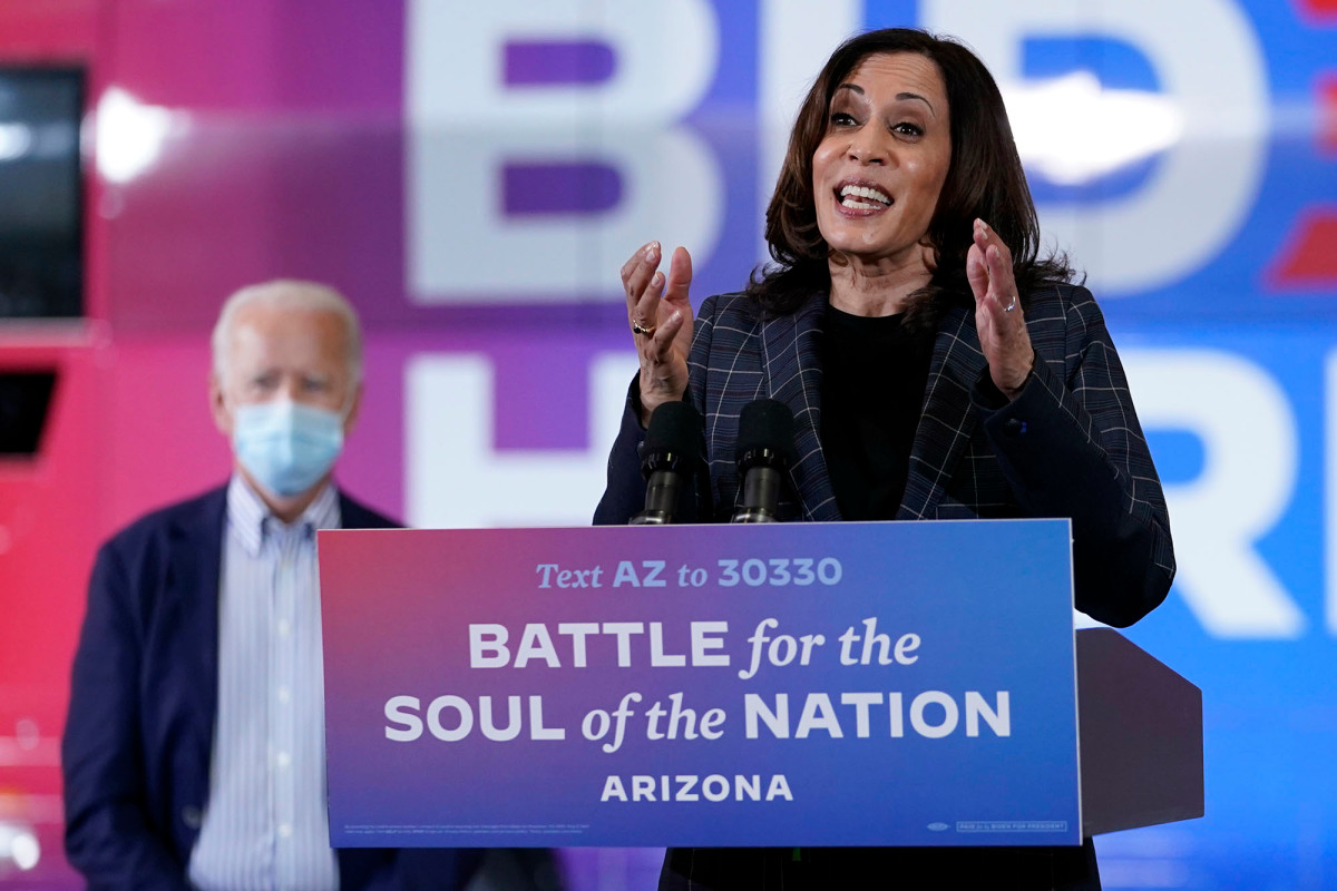 Kamala Harris spokeswoman, flight crew member test positive
for COVID-19 1