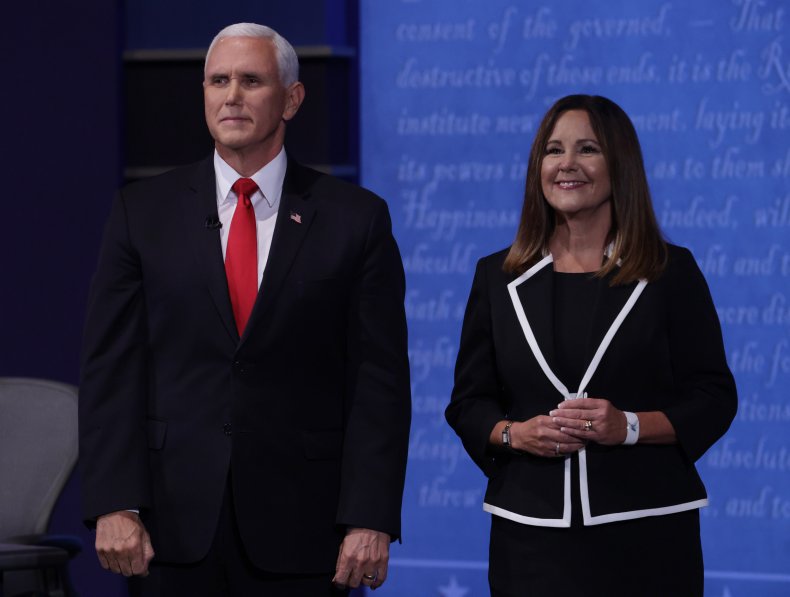 Karen Pence Criticized for Joining Debate Stage Without Mask
Despite Rules Mandating Use in Venue 1