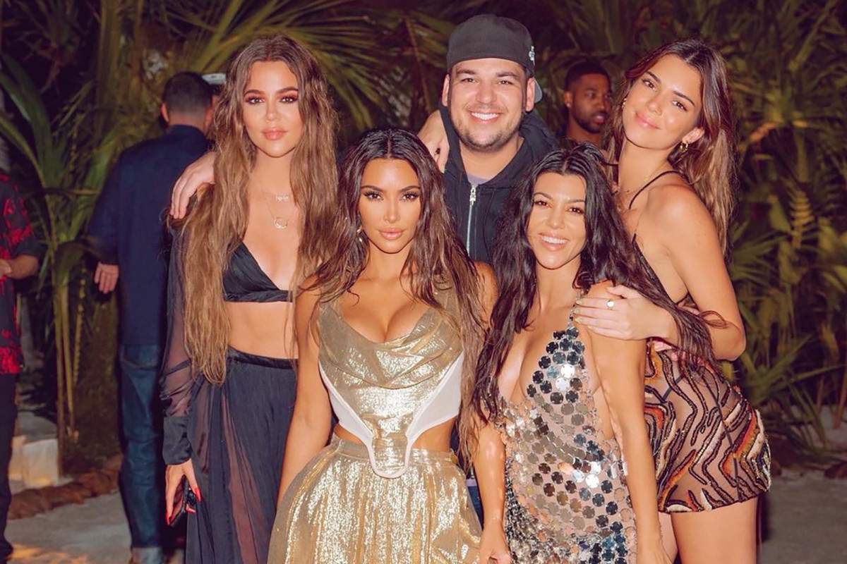 Khloé Kardashian defends Kim’s birthday trip, talks COVID-19
battle 1