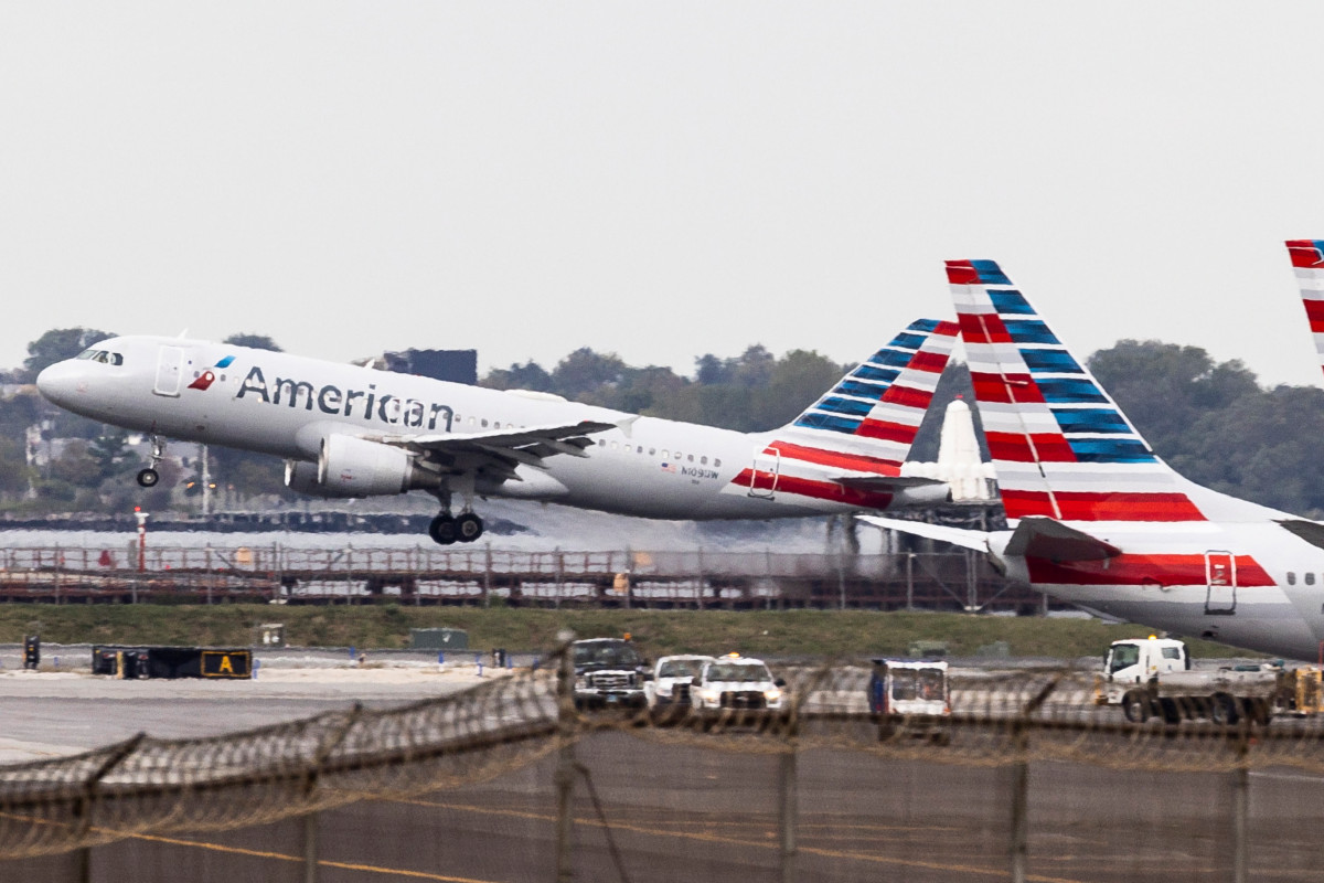 CDC issues ‘strong recommendation’ for mask mandate on
airplanes, trains 1