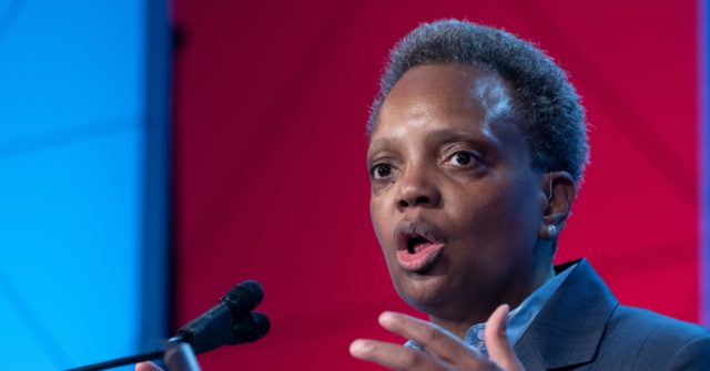 Security Guard in Lightfoot's Chicago Allegedly Stabbed
After Asking Sisters to Wear Masks 1