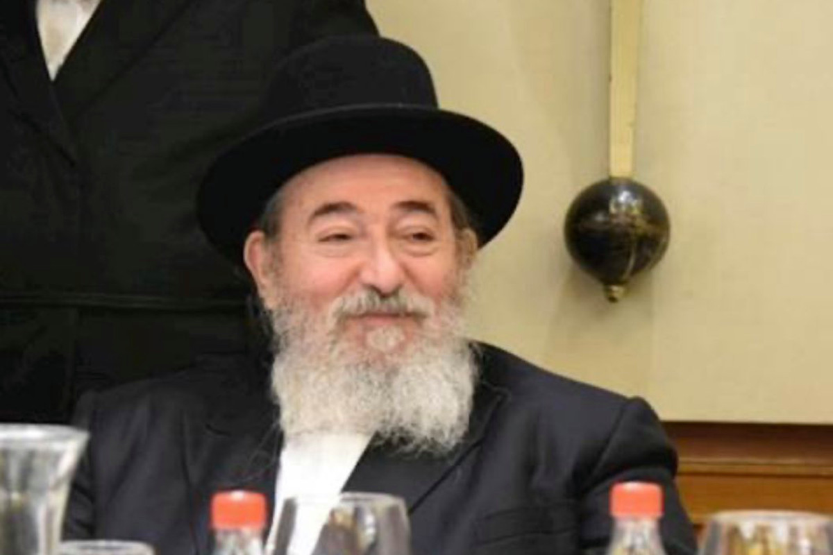 Orthodox rabbi who urged Brooklyn residents to respect
lockdown dies of COVID-19 1