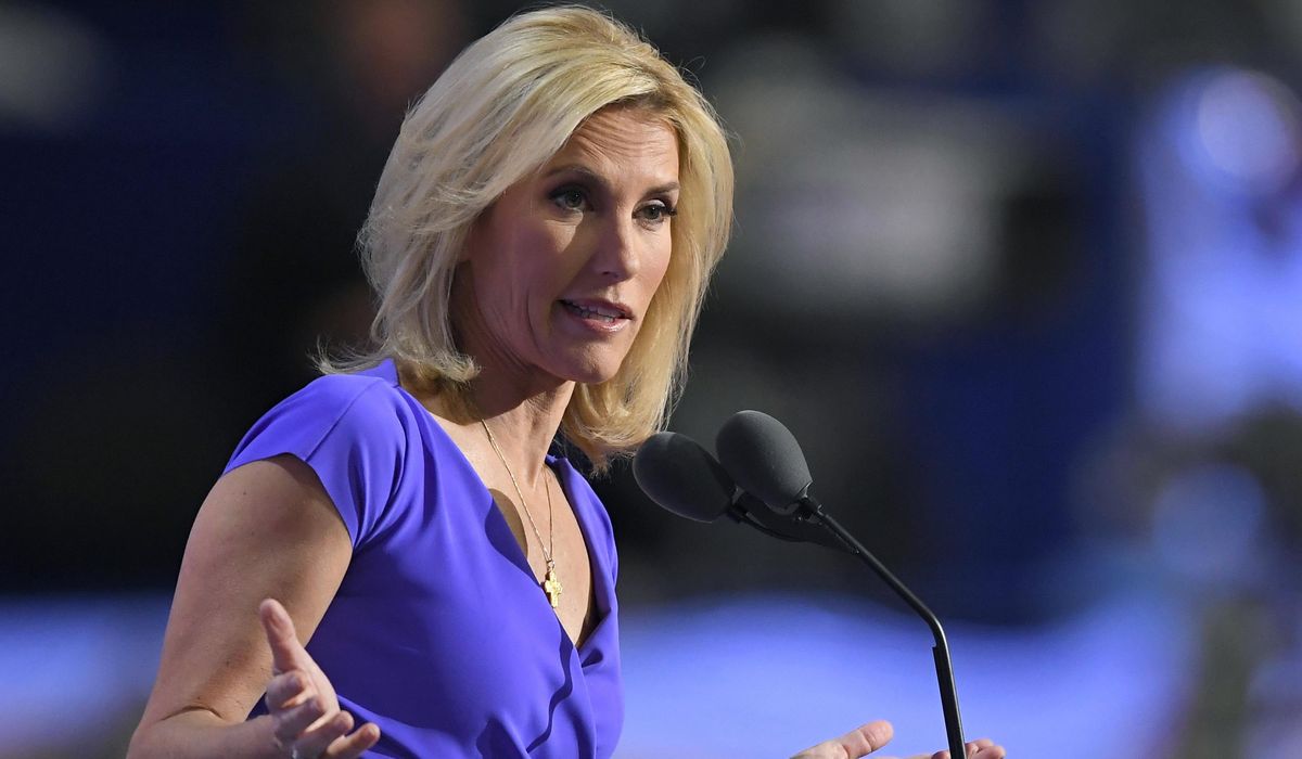 Trump calls out Fox's Laura Ingraham for wearing mask at his
rally 1