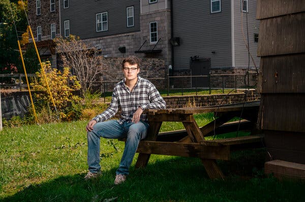 A Student Dies, and a Campus Gets Serious About
Coronavirus 1