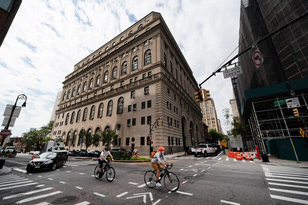 ‘Vile, Racist Postings’ by N.Y. Court Officers Included
Obama in a Noose 1