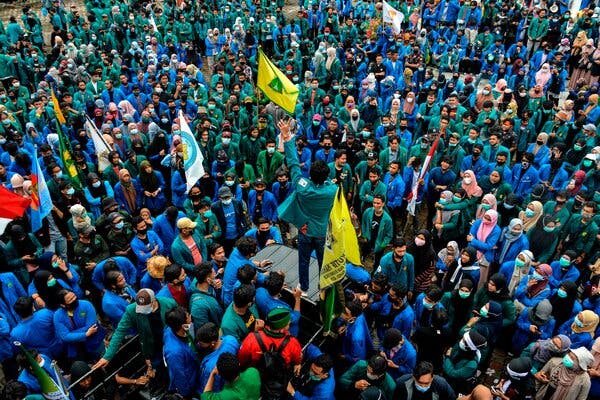 Protests Spread Across Indonesia Over Jobs Law 1