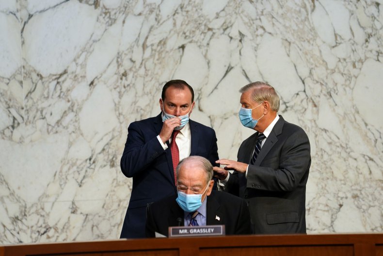 Mike Lee Attends Amy Coney Barrett Hearing 10 Days After
Testing Positive for COVID-19 1