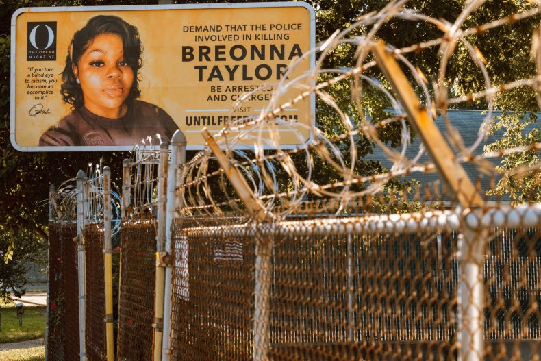 Retirement Fundraiser for Officer Involved in Breonna Taylor
Shooting Raises Nearly $45,000 1