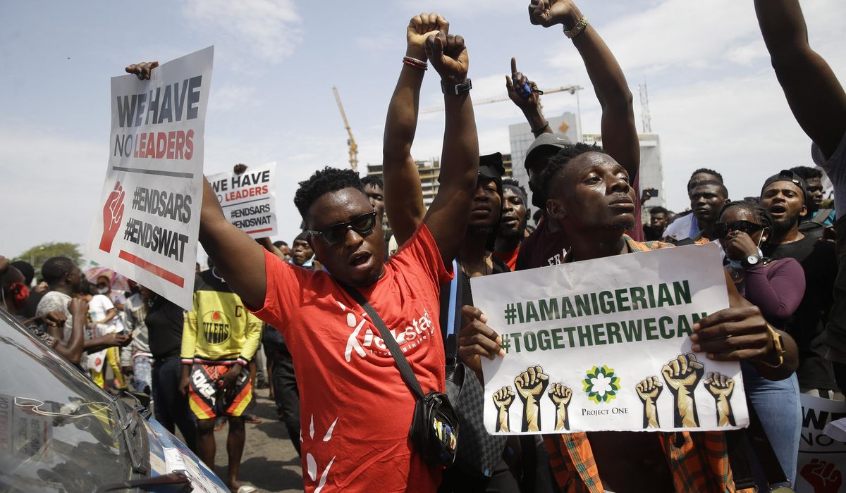 Nigeria's anti-police brutality protests block major
roads 1