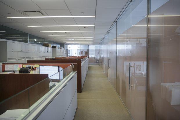 Six Months After The Pandemic Started: Manhattan Offices Are
Only 10% Full 1