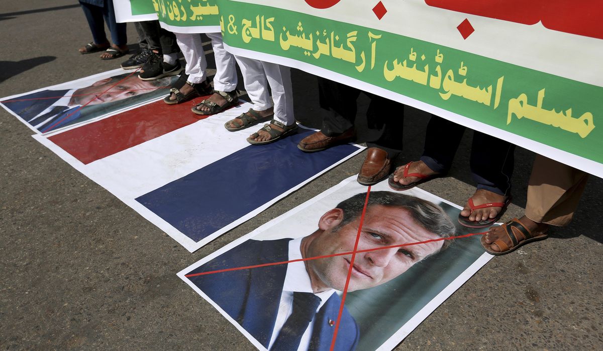 As anger rises, thousands of Muslims protest French
cartoons 1