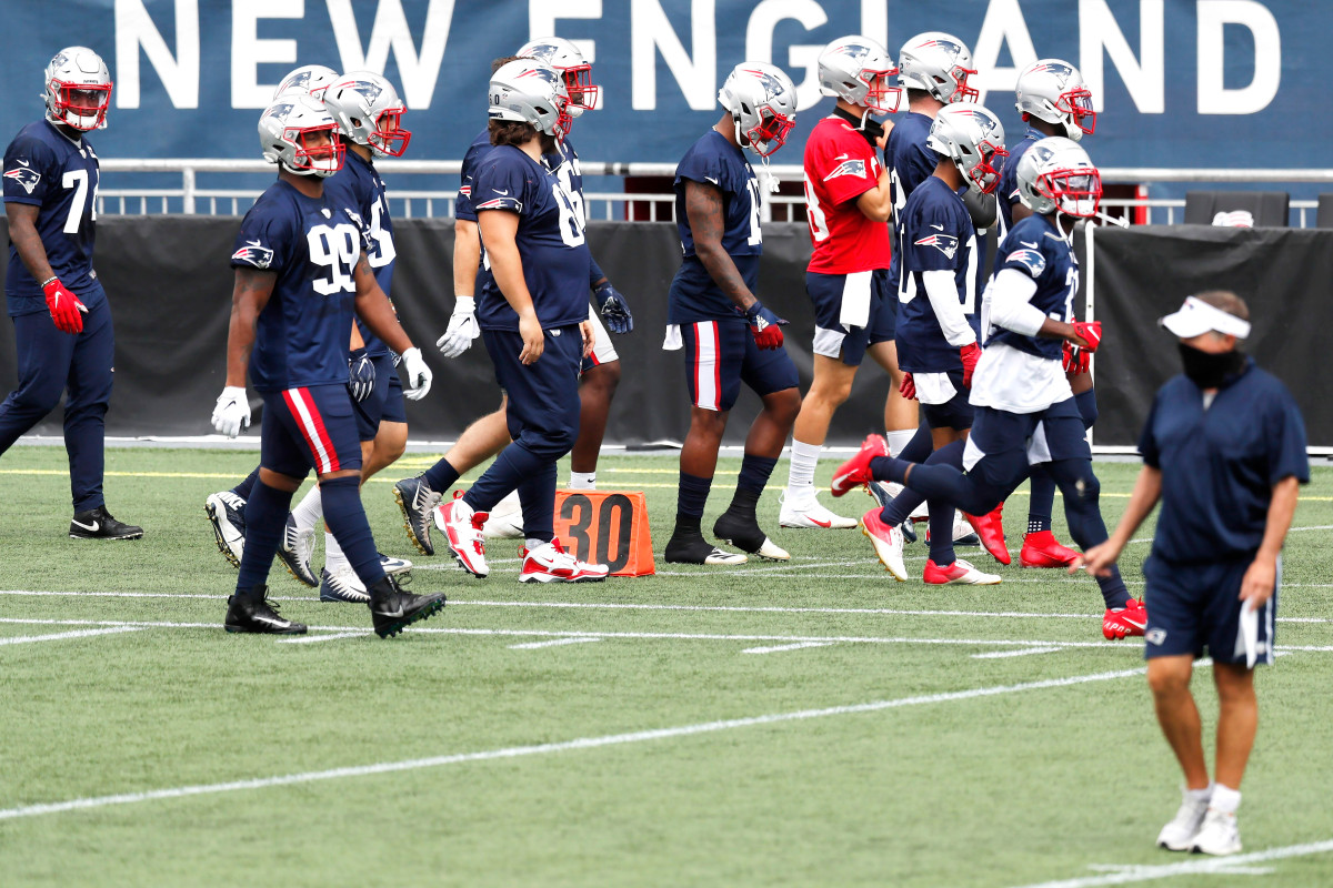 Patriots dragged back into COVID-19 chaos after player tests
positive 1