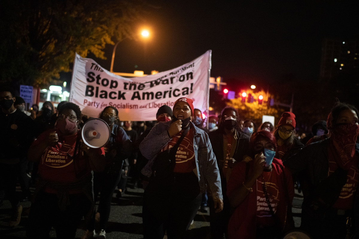 Philadelphia announces citywide curfew amid Walter Wallace
protests 1