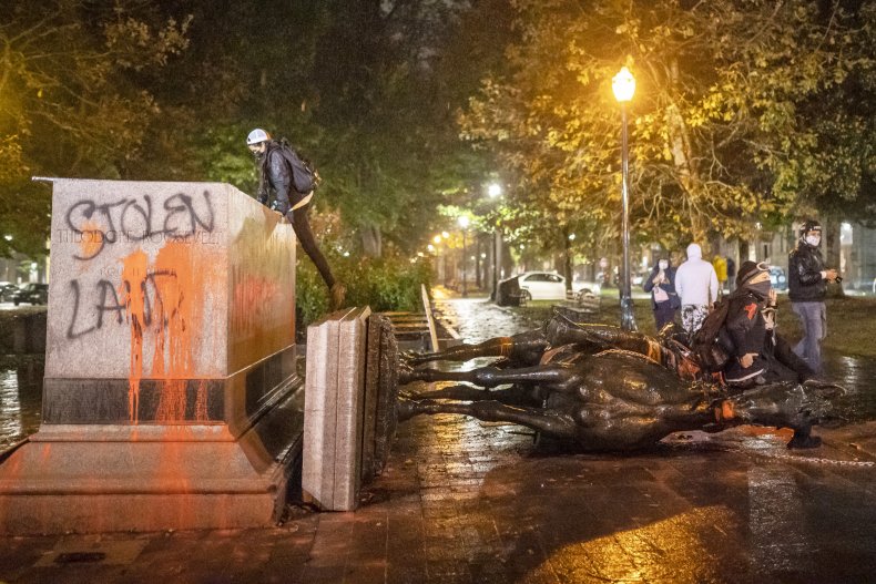 Portland Mayor Decries 'Anarchist Behavior' After Protesters
Tear Down Roosevelt, Lincoln Statues 1