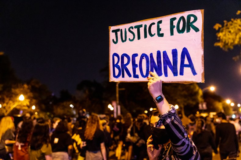 Witness in Breonna Taylor Case Told Grand Jury Cop Said
'Some Drug-Dealing Girl' Shot Another Officer, Recordings
Reveal 1