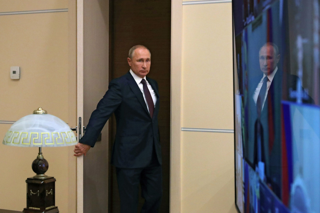 These are the extreme measures Vladimir Putin takes to avoid
COVID-19 1