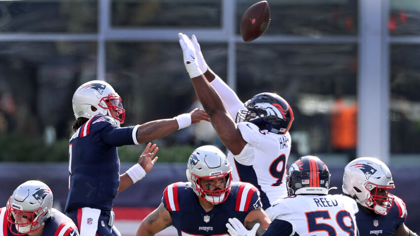 Patriots offensive players critique poor showing in loss to
Broncos 1