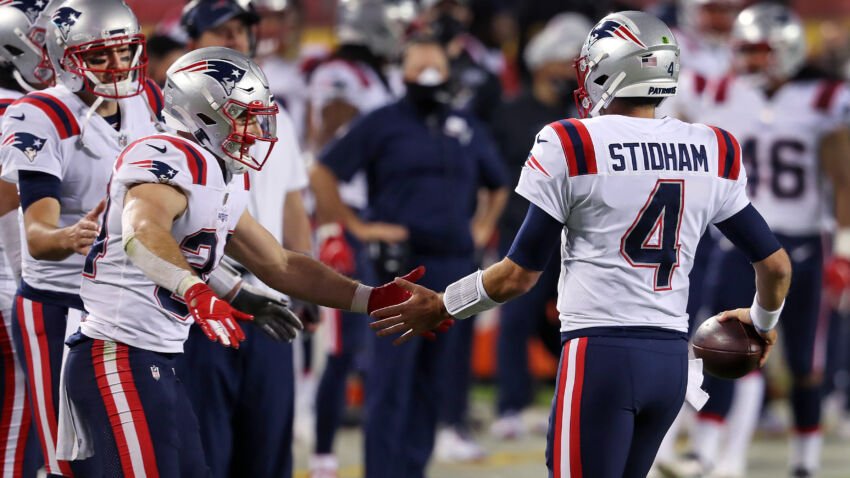 What NFL experts are predicting for Monday's
Patriots-Broncos game 1