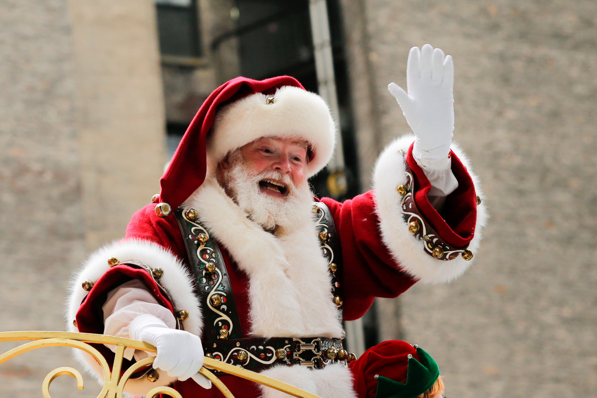 Officials scrap plan to provide Santa Claus performers early
COVID-19 vaccine access 1