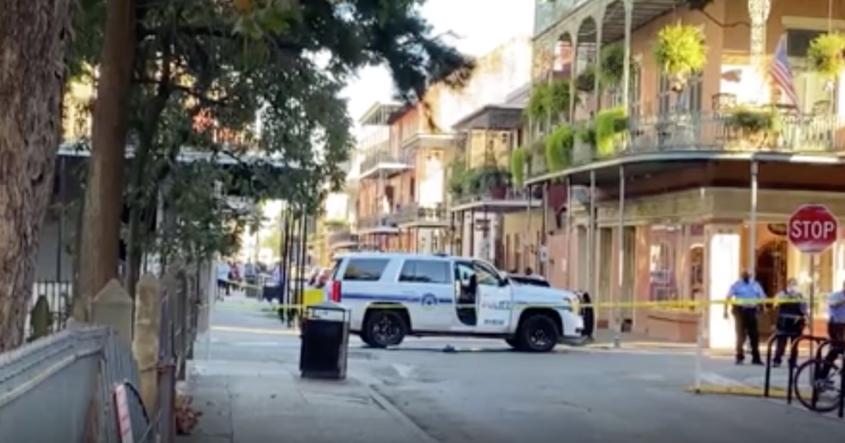 New Orleans cop shot in the face after two officers
"ambushed" 1