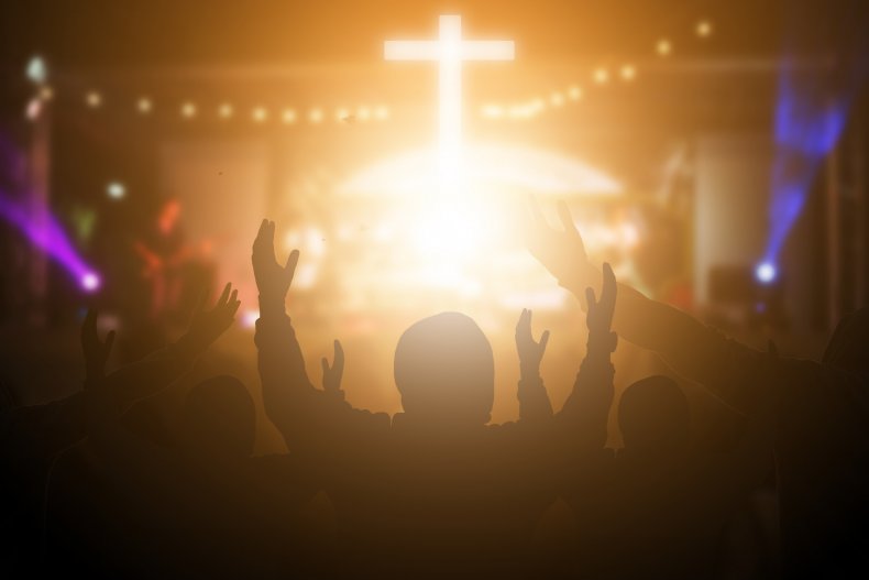 Anti-Lockdown Pastor Holds 35,000-Person Maskless Music
Concert in D.C. National Mall 1