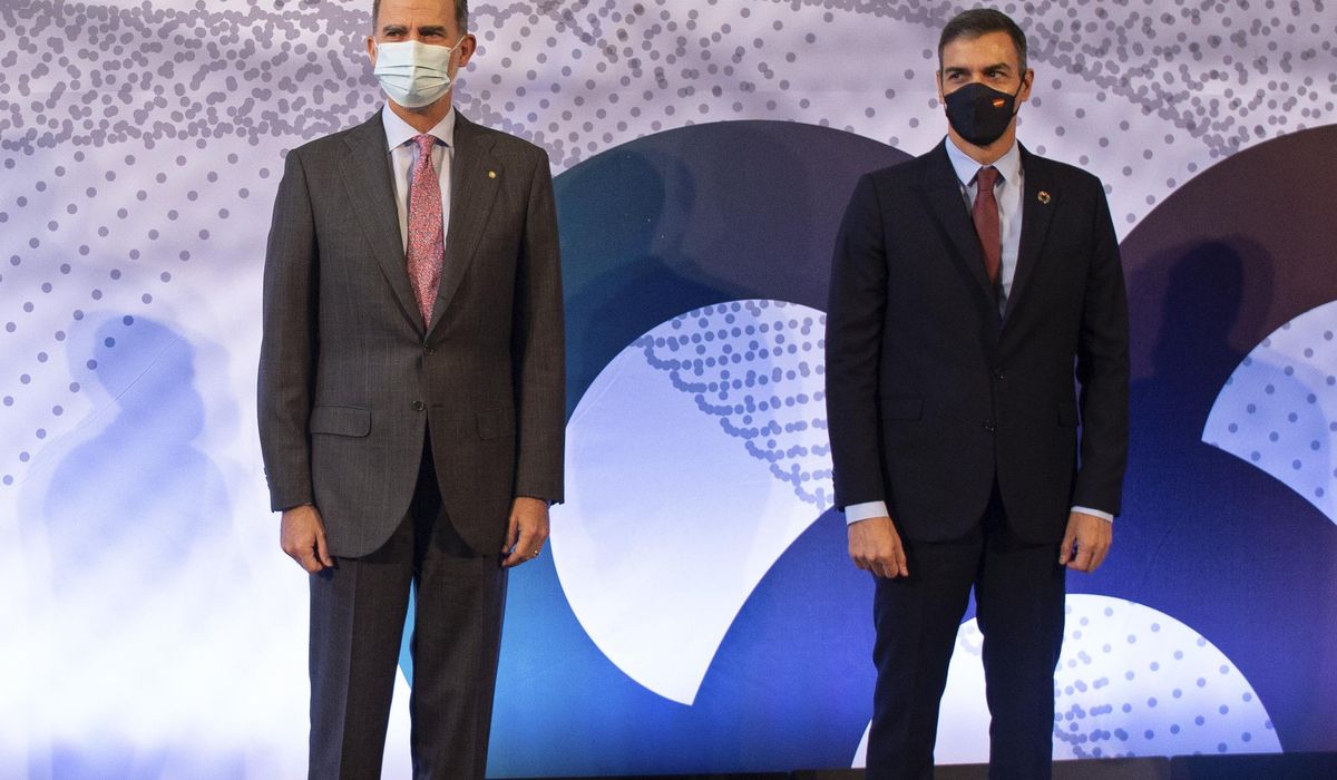 Spain’s king and prime minister visit Barcelona amid
protest 1