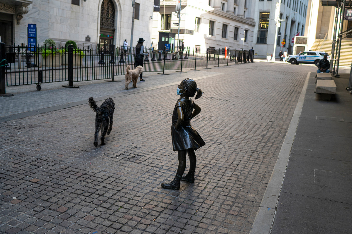 Stocks drop as COVID-19 fears lead to Wall Street’s worst
week in months 1