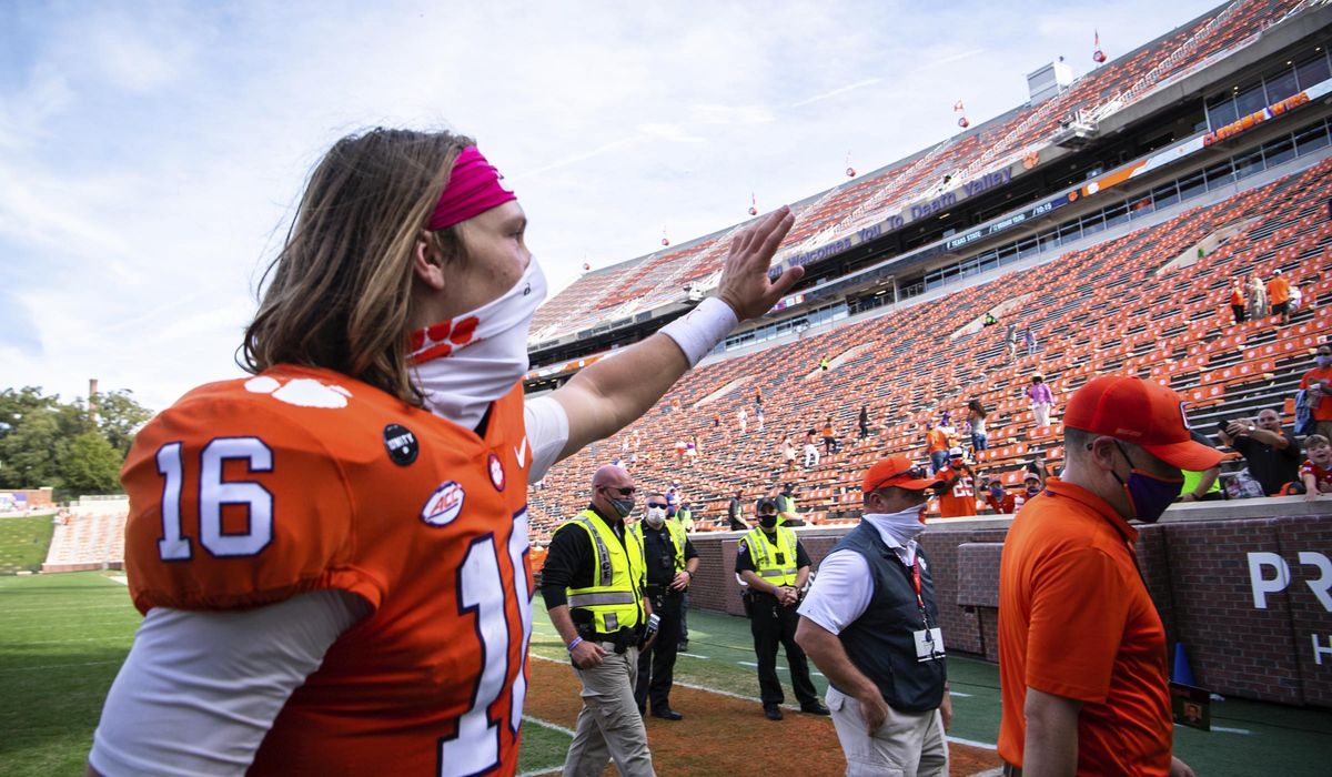 Clemson QB Trevor Lawrence tests positive for
COVID-19 1