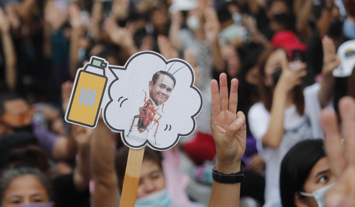 Tensions remain high between Thai government and
protesters 1 Tensions remain high between Thai government and
protesters 1