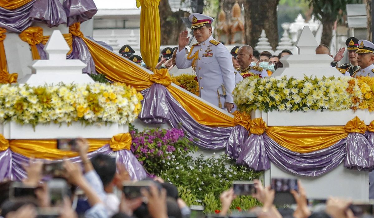 Thai king hands out diplomas at protest movement
stronghold 1