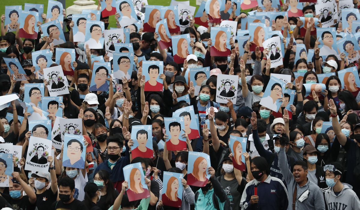 Thai protesters carry on demonstrations despite
warnings 1