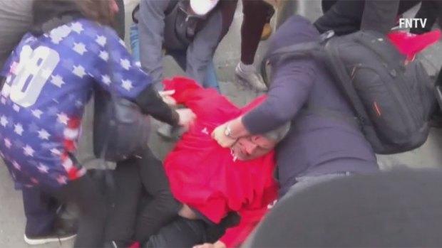 Fights erupt between pro-Trump caravan and protesters in
NYC 1