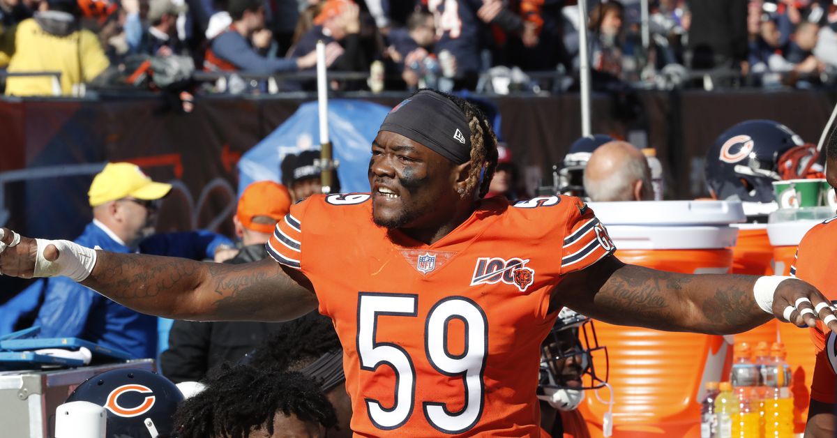 Bears protest inequality during national anthem before Colts
game 1