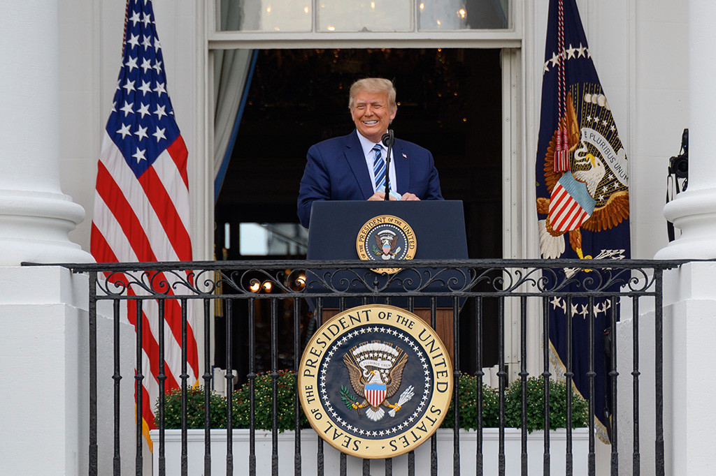 Trump no longer at risk of spreading COVID-19, doctor
says 1