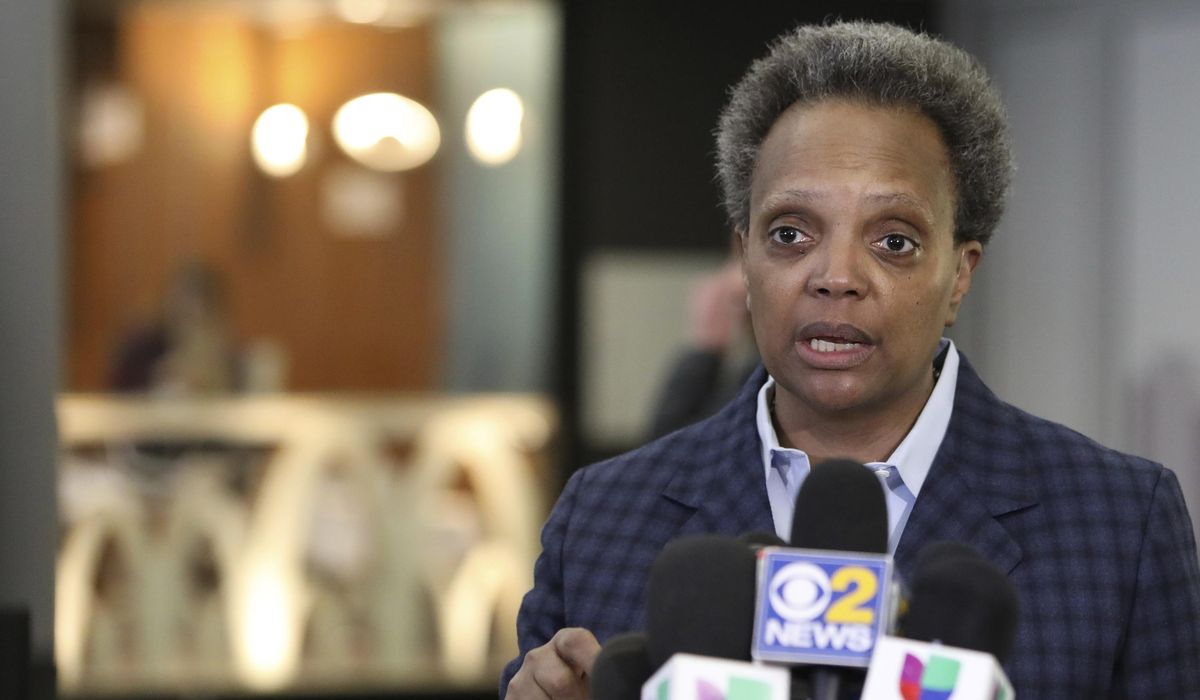 Lori Lightfoot threatens stricter rules on businesses amid
coronavirus 'second surge' 1