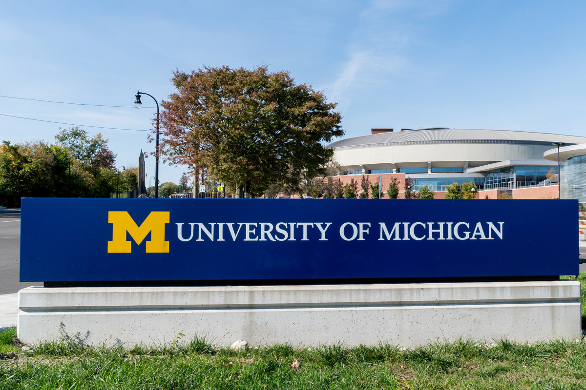 University of Michigan students ordered to stay in place
amid COVID-19 spike 1