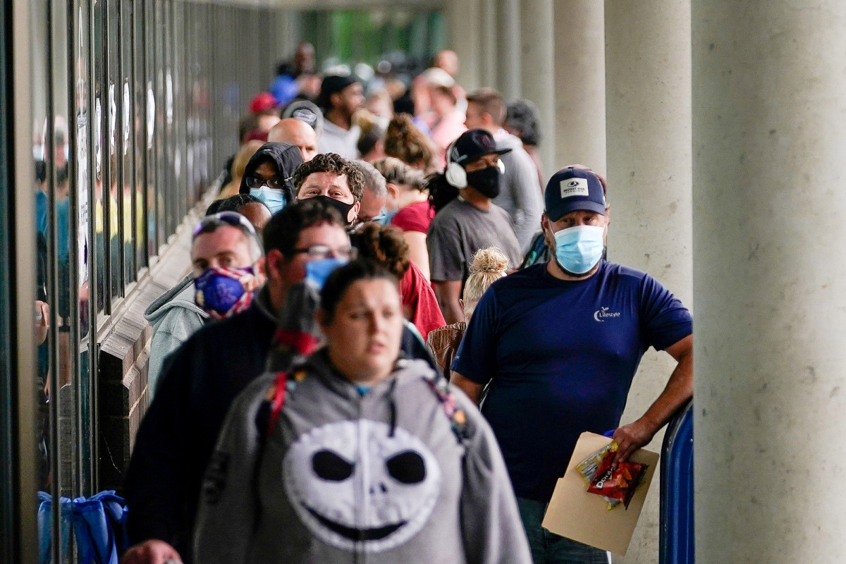US workers file 751,000 jobless claims, COVID-19 total nears
66 million 1