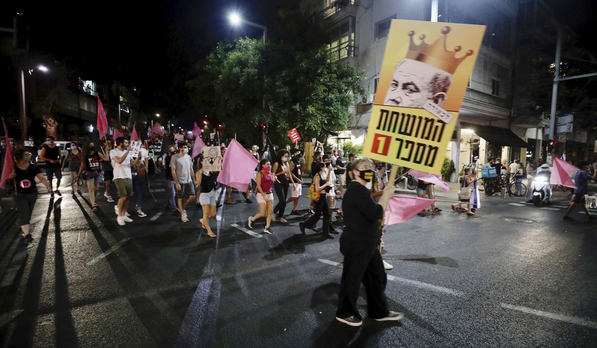 Israeli protests against Netanyahu draw tens of
thousands 1