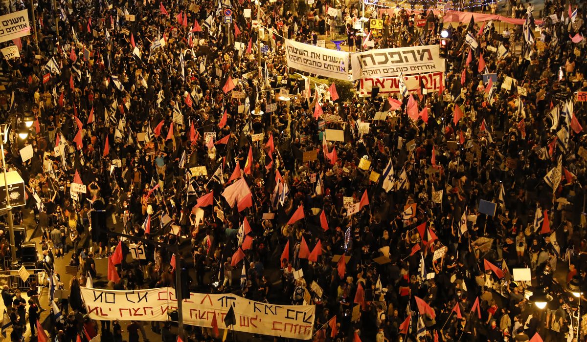 As lockdown eases, Israelis again gather against
Netanyahu 1