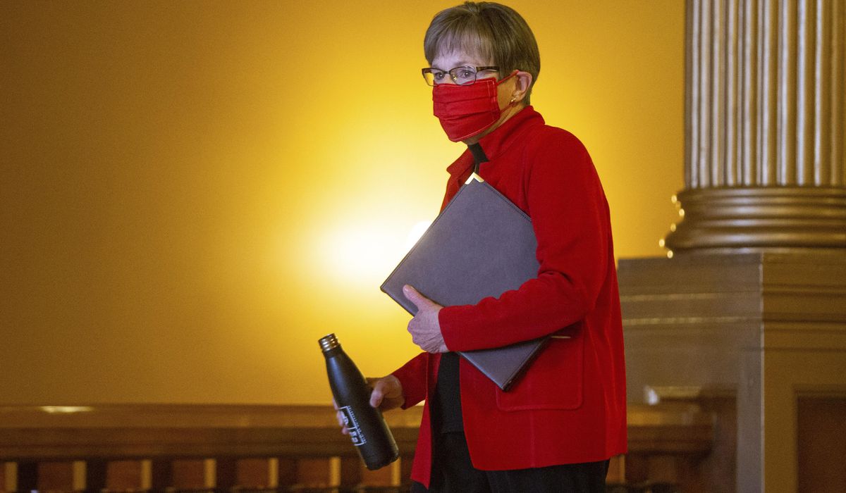 Kansas sees record 7-day spikes in COVID-19 cases,
deaths 1 Kansas sees record 7-day spikes in COVID-19 cases,
deaths 1