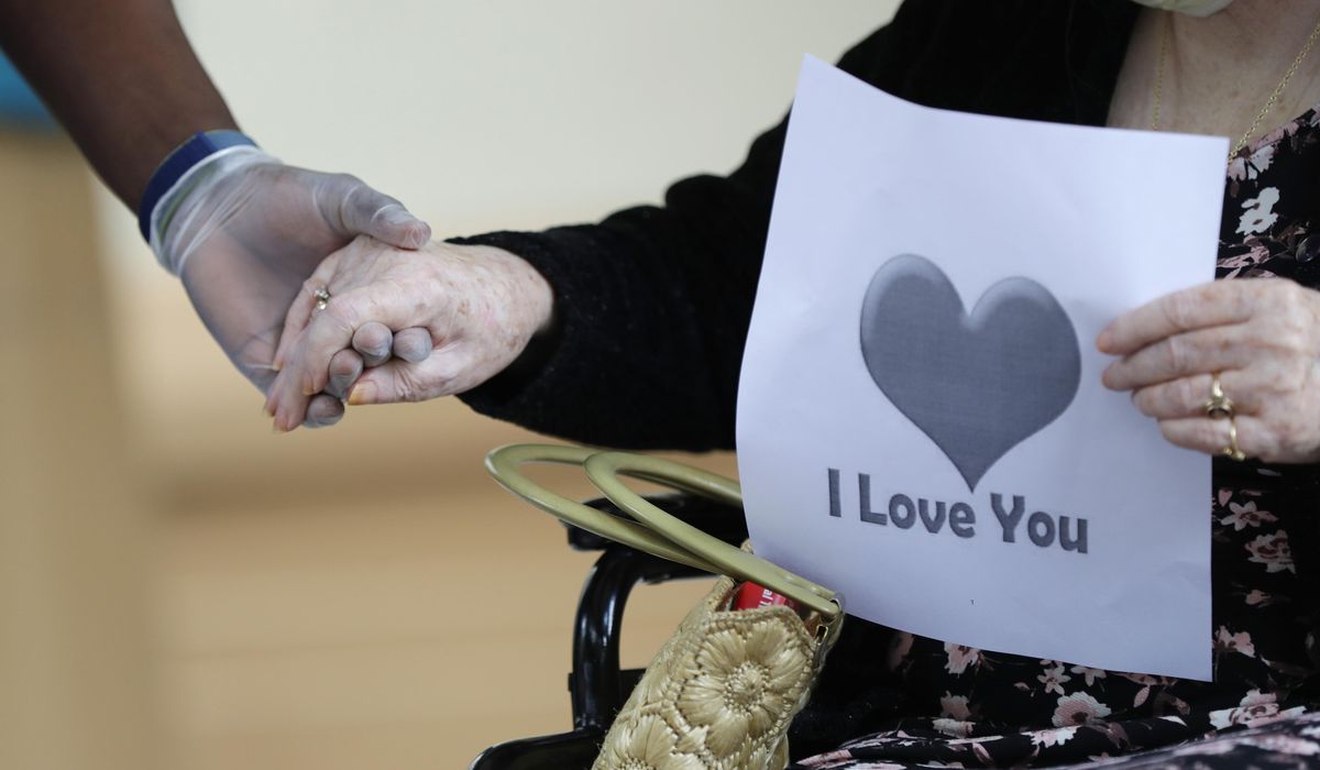 Feds unveil plan to get coronavirus shots to nursing
homes 1