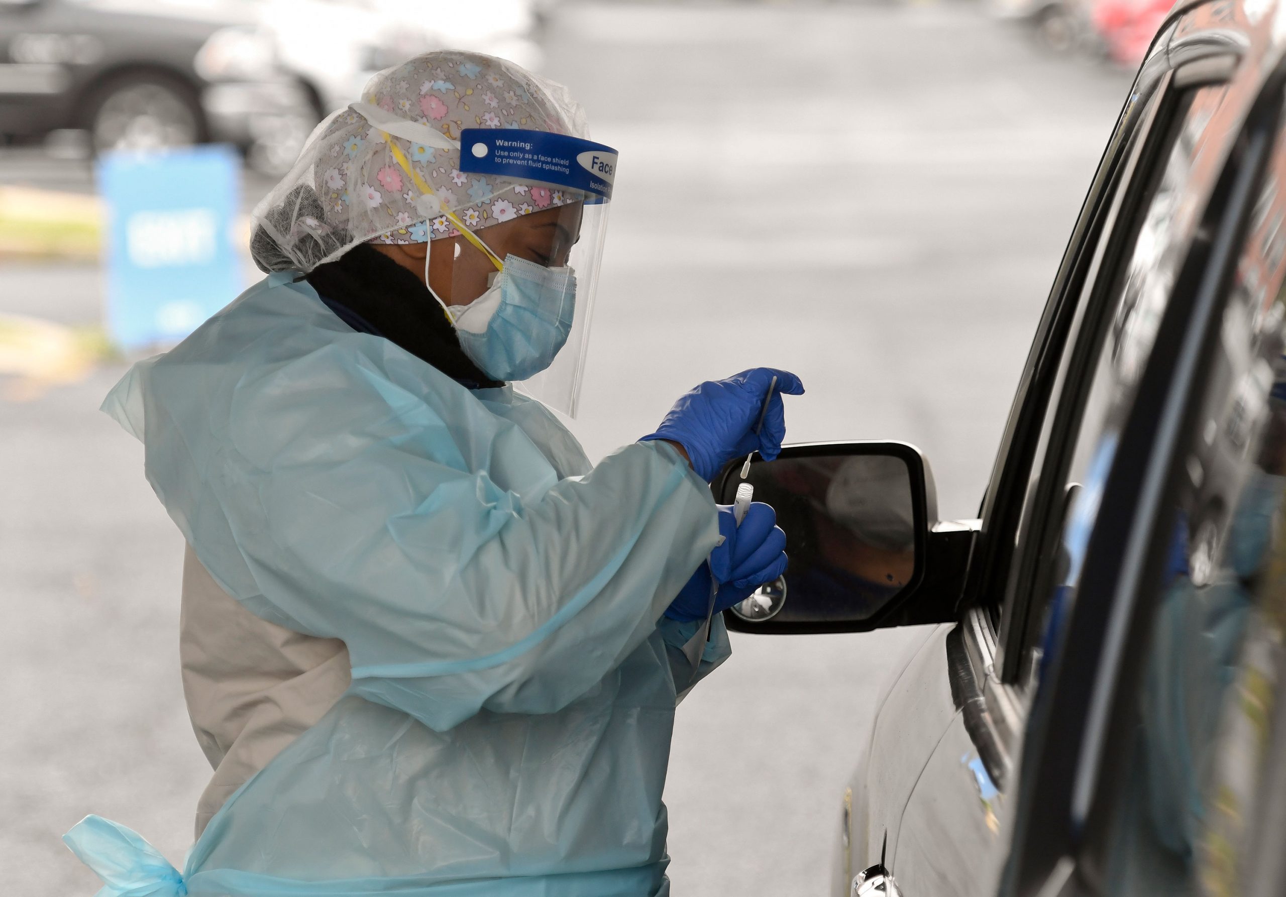 States shatter Covid-19 records as US reports more than 10.4
million cases and 240,000 deaths 1