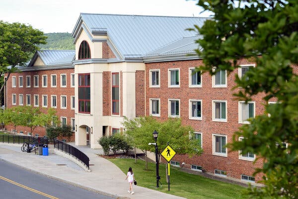 Thanksgiving Will Soon Empty Campuses. Will Students Bring
Coronavirus Home? 1