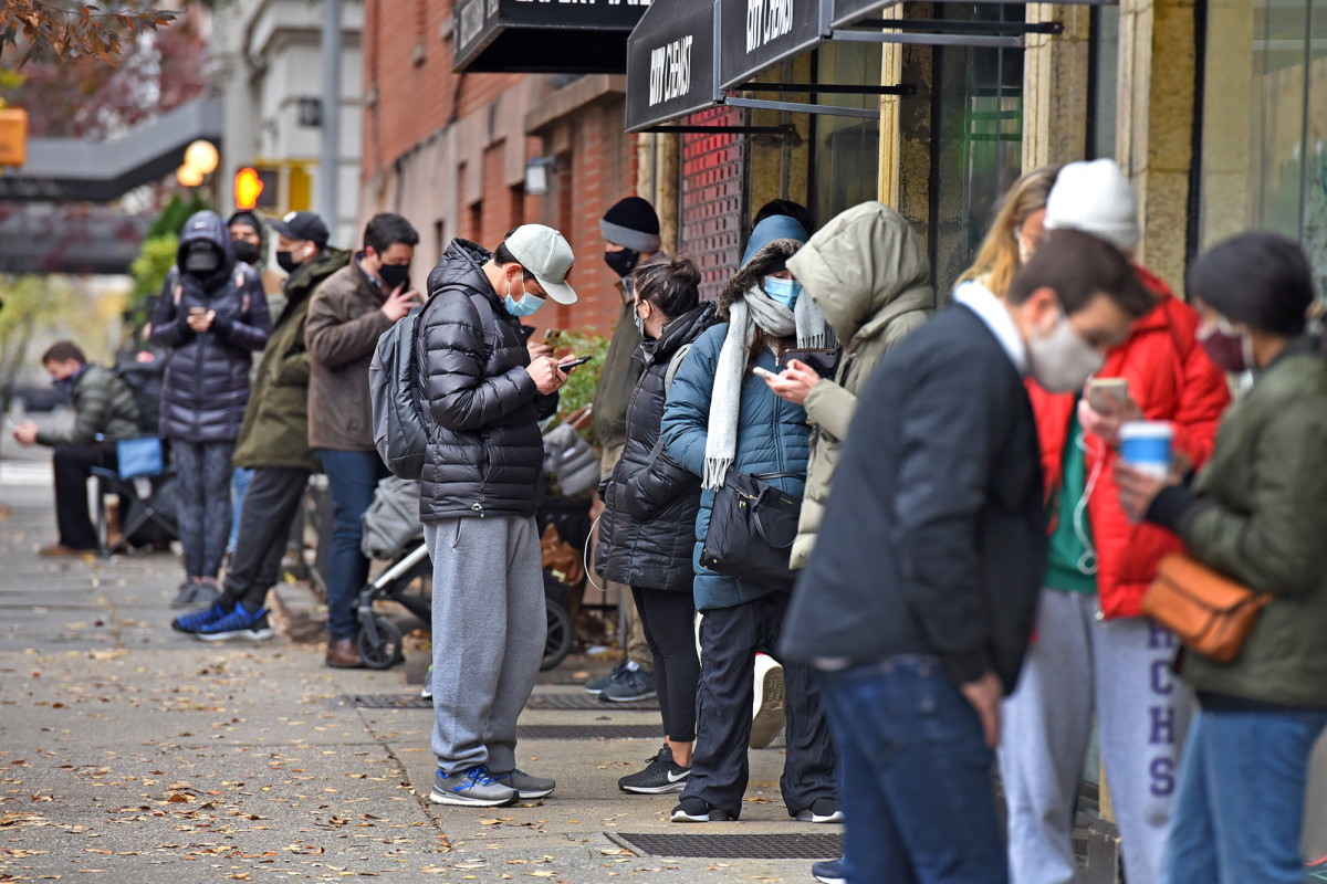 NYC residents flock to COVID-19 test sites ahead of iffy
holiday travel 1