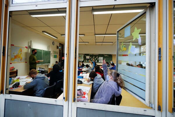 N.Y.C. Schools May Close Again, a Grim Sign of a Global
Dilemma 1