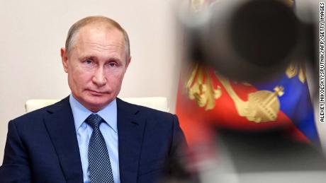 Scientists cautious as Russia says early data shows Sputnik
V Covid-19 vaccine is 92% effective 1