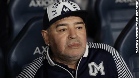 Diego Maradona hospitalized, but his doctor rules out
Covid-19 1