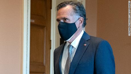 Senior Republican senators say Biden should have access to
classified briefings 1