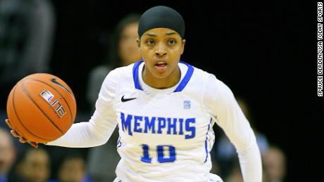This Muslim basketball player refused to take off her hijab,
opening new doors for athletes of other faiths 1