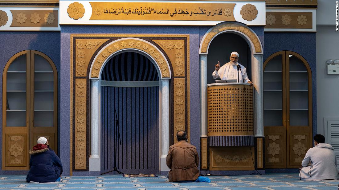 Athens' first mosque in nearly 200 years opens for Friday
prayers 1